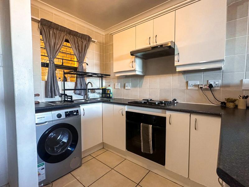 To Let 2 Bedroom Property for Rent in Gordons Bay Western Cape